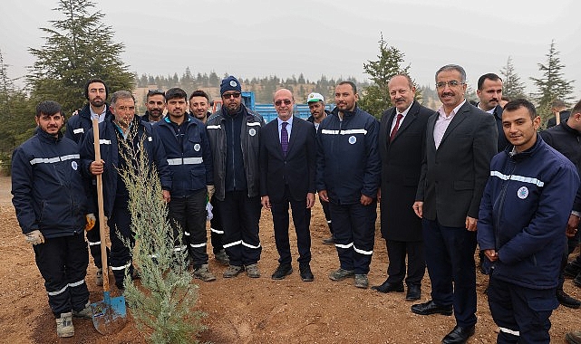 Selçuklu Belediye Başkanı Ahmet Pekyatırmacı,  11 Kasım Milli Ağaçlandırma Günü dolayısıyla düzenlenen fidan dikim etkinliğine katıldı.