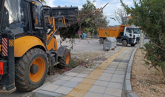 Yenişehir Belediyesi budama ve moloz atıklarını periyodik olarak topluyor