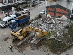 Yeşilova’ya nefes aldıracak proje için yıkıma başlandı