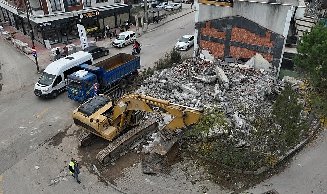 Yeşilova’ya nefes aldıracak proje için yıkıma başlandı