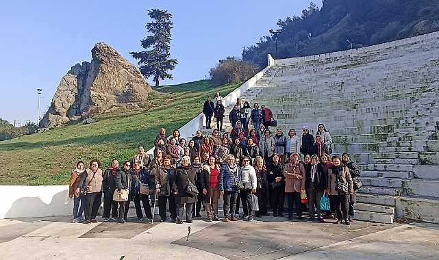 82 Kişilik Akhisarlı Kafile Manisa’yı Adım Adım Gezdi