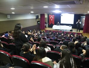 Bakırköy Belediyesi Gençleri Afetlere Karşı Bilinçlendiriyor