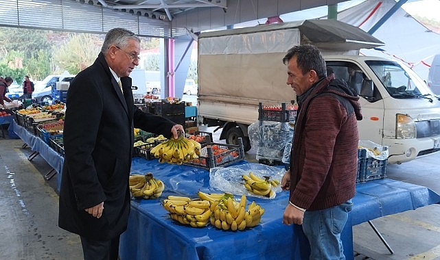 Başkan Topaloğlu’ndan Pazar esnafına kahvaltı