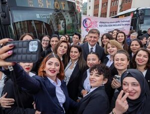 Başkan Tugay: Otobüslerimizi hem süren hem de onaran arkadaşlarımızın önemli bir kısmını kadınlarımız oluşturacak