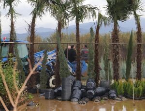 Başkan Turan aşırı yağışlardan etkilenen üreticilerin yanında