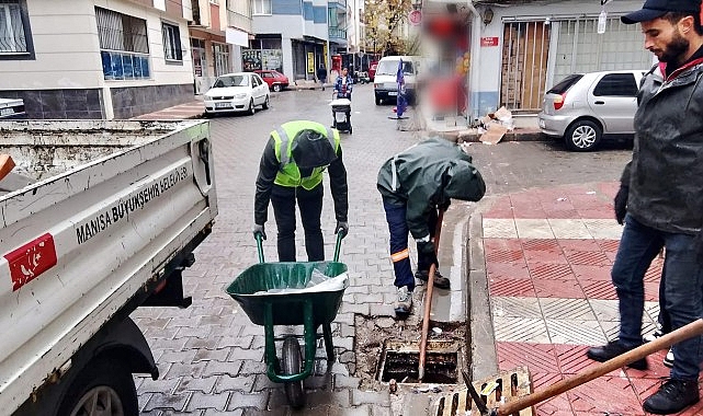 Büyükşehir ve MASKİ Ekipleri Yağışta Sahadaydı