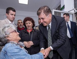 Büyükşehir’in beşinci Kent Lokantası Aliağa’da açıldı Başkan Tugay kurdeleyi kesti, tanzim satış mağazalarının müjdesini verdi