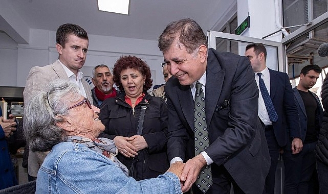 Büyükşehir’in beşinci Kent Lokantası Aliağa’da açıldı Başkan Tugay kurdeleyi kesti, tanzim satış mağazalarının müjdesini verdi