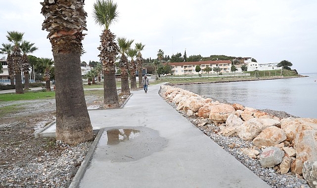 Didim Belediyesi Fen İşleri Müdürlüğü ekiplerince Sedef Koy’da bulunan yürüyüş yolu yenilendi.