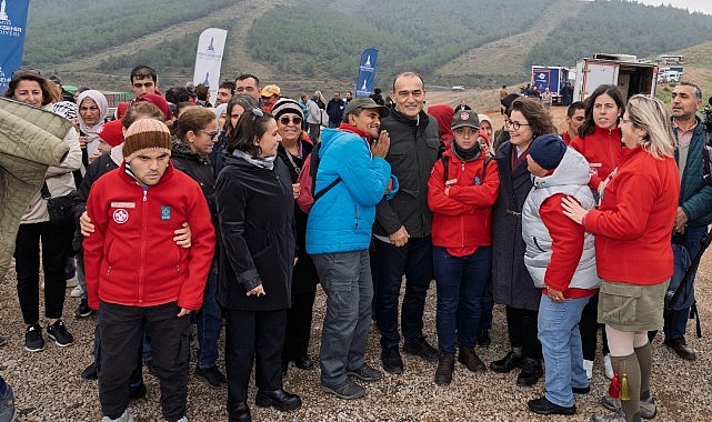 Engelli izciler, fidanları toprakla buluşturdu