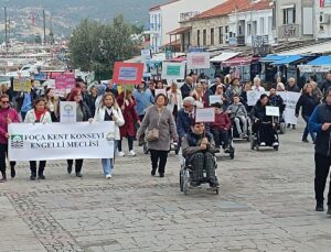 Foça’da Engelliler Farkındalık İçin Yürüdü