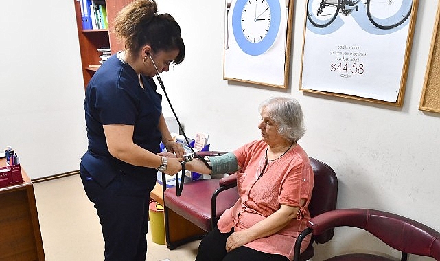 İzmir Büyükşehir Belediyesi bu yıl binlerce kişiye sağlık hizmeti verdi Eşrefpaşa Hastanesi şifa dağıtıyor