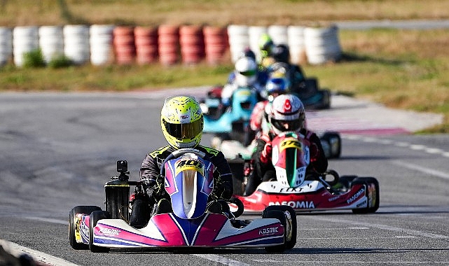 Karting Son Ayakta Büyük Çekişme