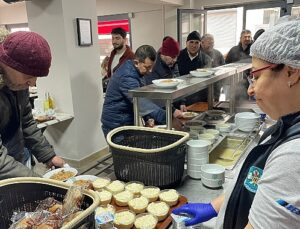 ‘Kent Lokantası’ ve ‘Halk Mandıra’ 10 Binlerce Kişiye Ulaştı Zeyrek, “Üreten, ürettiğini adilce hakça bölüşen bir düzen”