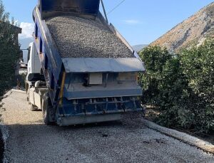 Kırsalda bozulan yollara bakım onarım