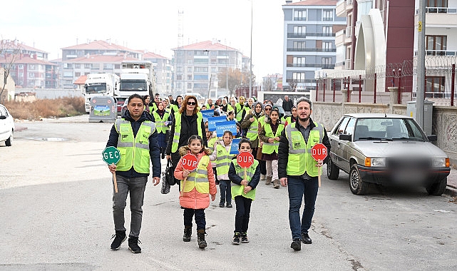 Konya Büyükşehir Öğrencilerin Okula Güvenle Gitmesi İçin “Yayabüs” Projesini Başlattı