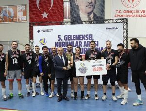 Kurumlararası Voleybol Turnuvası’nda Şampiyon Küçükçekmece İtfaiye