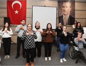 Liseli öğrenciler engelli bireylerle bir araya geldi