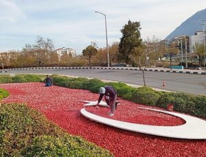 Manisa Büyükşehir, Peyzaj Çalışmalarıyla Şehir Güzelliğini Artırıyor