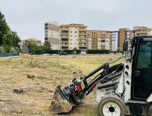 Manisa’da Yabani Ot Temizliği Çalışmaları Devam Ediyor