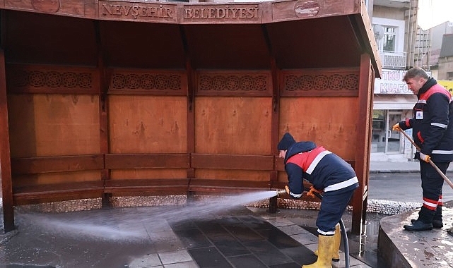 Nevşehir Belediyesi’nden Kaldırım ve Yollarda Temizlik Çalışması