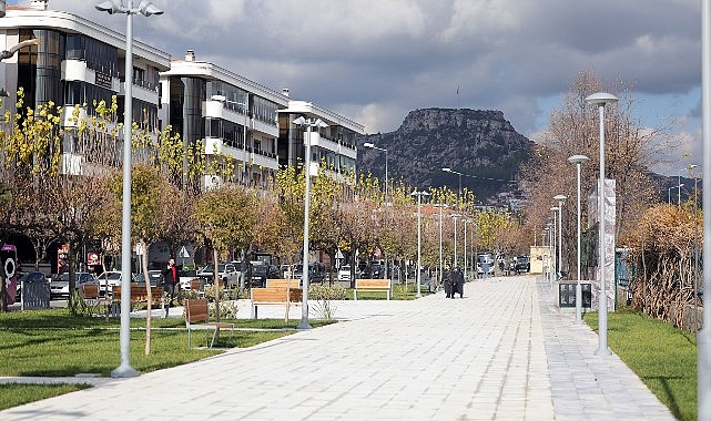 Sağlık Emekçileri Anıtı Bölgesi Yenilenen Yüzü ile Vatandaştan Tam Not Aldı