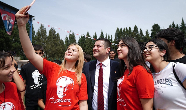 Torbalı Belediyesi’nden öğrencilere hem eğitim hem de ulaşım desteği