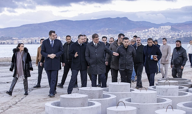 Başkan Tugay Kordon’daki çalışmaları inceledi “Kordon daha güvenli, yeşil ve konforlu olacak