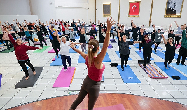 Buca’da pilates, zumba, yoga derslerine kadınlardan büyük ilgi