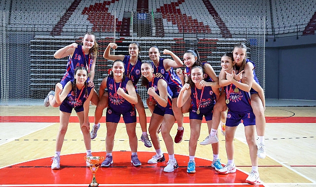 Büyükşehir’in basketbolcu kızları Antalya şampiyonu oldu