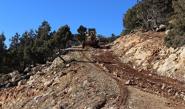 Elmalı’da 19 mahallenin yayla yoluna ulaşım kolaylaştı