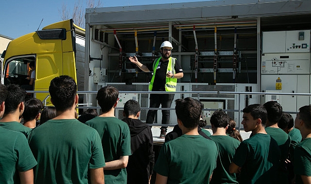 Enerjisa Dağıtım Şirketleri’nin Mobil Eğitim Tırı 2025’te Deprem Bölgesini Ziyaret Edecek