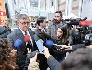 Başkan Tugay basın mensuplarının sorularını yanıtladı  “İzmir’i tanımadığını düşünüyorum”