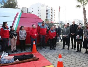 Başkan Ünsal ve anaokulu öğrencileri deprem tatbikatında!