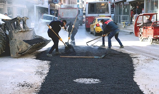 Bayraklı’da asfalt çalışmaları sürüyor