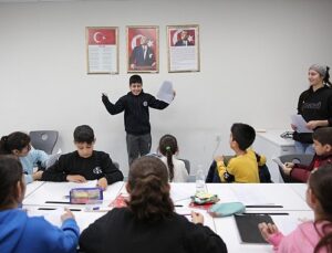 Konak’ta 7’den 77’ye İngilizce Konuşma Kulübü