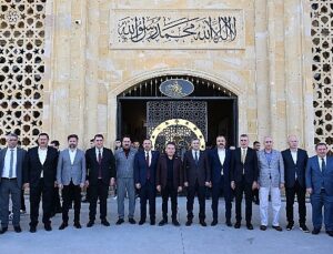 Başkan Muhittin Böcek vatandaşlarla bayramlaştı