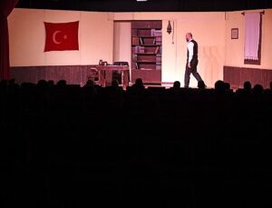 Şair, Şiir, Şuur’ oyunu tiyatroseverler ile buluştu
