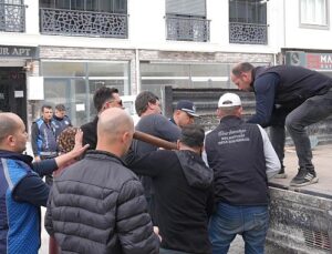 Burhaniye’de Yol ve Kaldırım İşgaline Müdahale