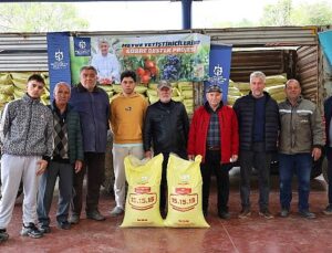 Büyükşehir’den 1.785 üreticiye 500 ton gübre desteği