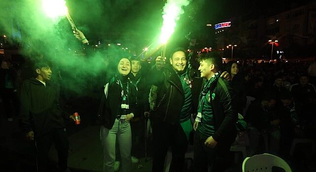 İzmit Kent Meydanı’nda yer Yeşil, gök Siyah