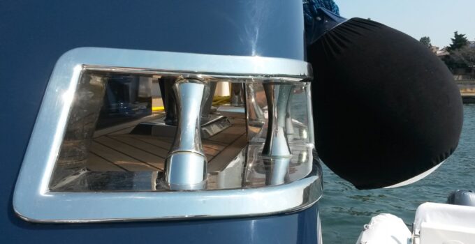 Yatlarda Özel Üretim Aksesuarların Önemi ve Krom İşçiliğinin Rolü